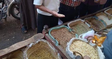 تحرير 41 محضرا تموينى بحملة على الأسواق بسوهاج من بينها خبز غير صالح للإستهلاك