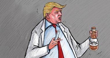 كاريكاتير صحيفة كويتية.. ترامب يواجه كورونا بحقن الديتول