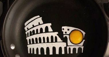 "فن الأومليت".. فنان مكسيكى يرسم لوحات فنية على المقلاة بالبيض.. صور