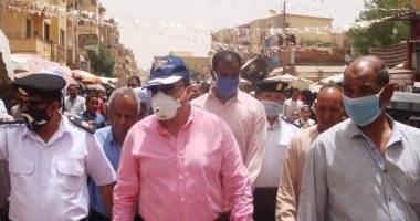 صور.. محافظ أسوان: نقل الباعة الجائلين بسوق السيل للسويقات الجديدة