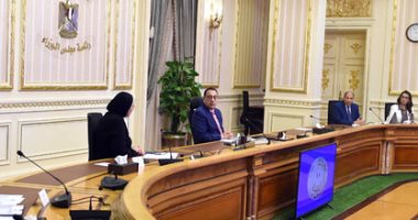 رئيس الوزراء يتابع توصيل المرافق للأراضى الصناعية    