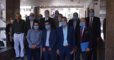 رئيس جامعة بنها يتفقد بوابة التعقيم بهندسة شبرا.. صور