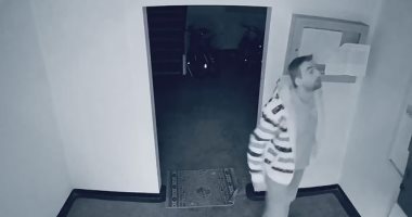 شاهد.. رجل يشرب مطهرًا لليدين بعد ادعاءات أن شربها يعالج الفيروس التاجى