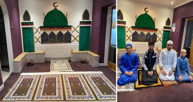 بعد غلق الجوامع بسبب كورونا.. "ويلزى" يحول غرفة من منزله لمسجد لتأدية صلاة الجماعة مع أسرته.. رب الأسرة يستعين بديكورات المساجد لنقل أجواء شهر رمضان إلى بيته.. ويخصص مطعمه لمساعدة الفقراء والمشردين.. صور