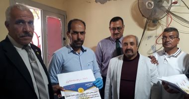 معلمو الشيخ زويد بشمال سيناء يكرمون العاملين بالكهرباء والملاريا والبريد.. صور