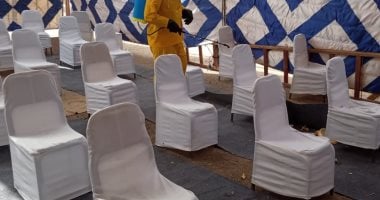 "معا ضد الكورونا".. تنظم حملة تطهير لأماكن التجمعات بأسوان.. صور