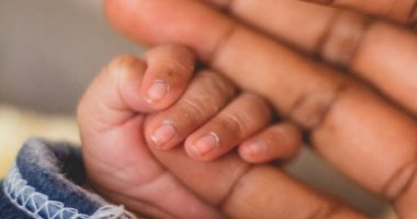 بعد 46 عام زواج و3 محاولات فاشلة.. سيدة إفريقية تلد فى الـ 68 من عمرها
