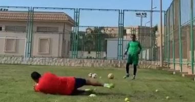 عصام الحضرى يؤدى تدريبات شاقة من منزله ويعلق: "تمرينات رمضان لا تتوقف"