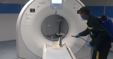 صور.. أعمال تعقيم داخل أقسام وغرف مستشفى الأقصر لحماية المرضى والعاملين