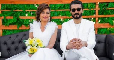 هالة وياسين ..خالد النبوى ومنة فضالى بصور جديدة من " لما كنا صغيرين"