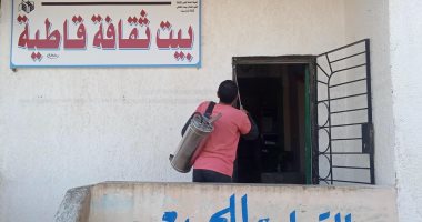 صور.. أشبال وكبار يعقمون كتب بيت ثقافة قاطية بشمال سيناء