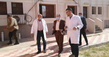 صور .. مدير التأمين الصحى بالشرقية يتفقد المركز الطبى بمدينة العاشر من رمضان