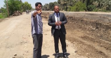 صور.. نائب محافظ أسوان يتفقد أعمال تنفيذ المشروعات بمدينة دراو 