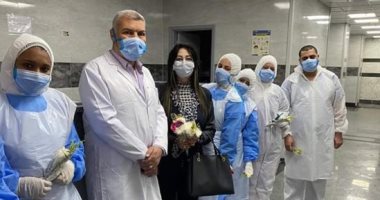 باقة ورود وبرقية شكر من القومى للمرأة بجميع فروعه بالمحافظات لمستشفيات العزل