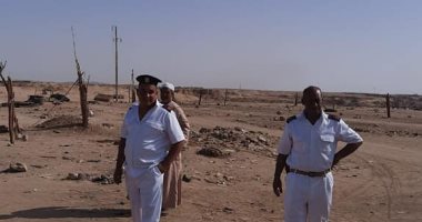 فض الأسواق الأسبوعية بأسوان منعاً للتجمعات لمواجهة فيروس كورونا .. صور