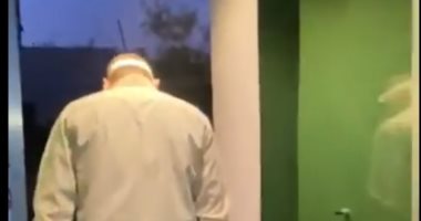 مدير مجمع تعليمى بأسيوط: أهدينا مستشفى أسيوط الجامعى كابينة تعقيم صنعها الطلاب