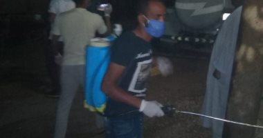 "معاً ضد الكورونا" ينفذون أعمال تطهير لمنازل جزيرة هيسا بأسوان