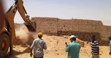 محافظ أسوان : إزالة 409 حالة مخالفات منذ 25 مارس بمراكز المحافظة