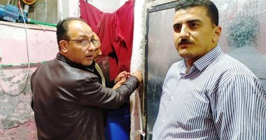 صور ..لحظة تشميع محل مخبوزات استخدم مياه غير صالحة فى تصنيع الخبز بالبحيرة