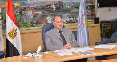 محافظ أسيوط يستعرض الوضع الصحى وحملات إزالة التعديات وجهود التطهير