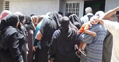 شكوى من استمرار الزحام أمام مكتب بريد قرية فيديمين بالفيوم