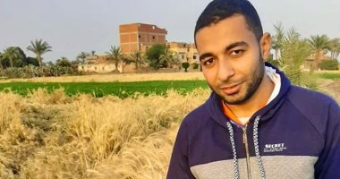 من فات قديمه.. محمود يصنع عروسة الحصاد بالفيوم على طريقة قدماء المصريين