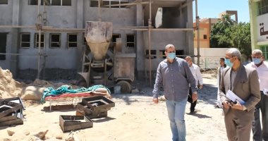 محافظ أسيوط يوجه بمتابعة مشروعات القرى الأكثر احتياجا وتكثيف النظافة