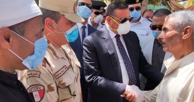 محافظ البحيرة يهدى رحلات عمرة لوالدى شهيدى الحادث الإرهابى بسيناء