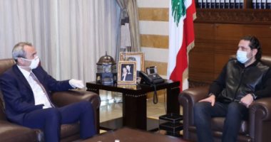 بالكمامة.. سعد الحريرى يستقبل السفير البريطانى بلبنان لبحث العلاقات الثنائية
