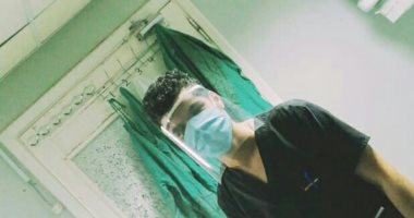 الجيش الأبيض.. "أمير" ممرض بمستشفى القلب والصدر بالمنيا على خط مواجهة كورونا