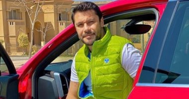 قصة صور .. بمناسبة عيد ميلاده الـ 45 .. أشيك صقر فى الكرة المصرية 