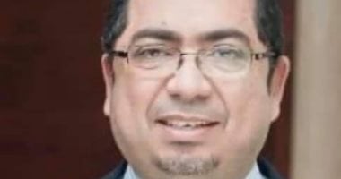 بعد تكريم الرئيس لأسرته.. تعرف على الدكتور هشام الساكت أول شهداء جامعة القاهرة بكورونا