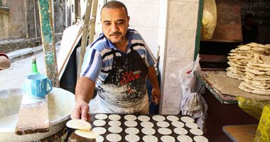 إقبال على بائعى الكنافة والقطايف في شوارع شبرا
