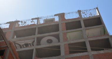 صور.. استكمال إزالة أدوار مخالفة ببرج فى القناطر الخيرية لليوم الثالث