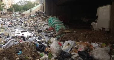 "سيبها علينا".. القمامة والصرف الصحى تحاصر الأهالى فى بشتيل الجيزة