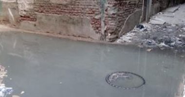 مياه الصرف الصحى تغرق شارع بمنطقة عين شمس الغربية.. صور