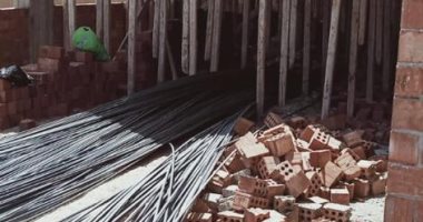 حملات لوقف أعمال البناء المخالف ورفع إشغالات المحلات والباعة الجائلين بالمعصرة