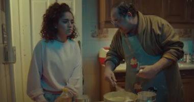 العم الحنين رزق.. خالد الصاوى يرفه عن رنا رئيس بعد إصابتها بالعمى فى"ليالينا80"