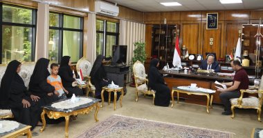 محافظ قنا يوجه رؤساء المدن والقرى بسرعة الرد على شكاوى المواطنين