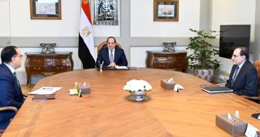 السيسى يستعرض الموقف التنفيذى لعدد من المشروعات القومية الكبرى فى ضوء تداعيات "كورونا".. الرئيس يوجه باستمرار العمل والمتابعة لمختلف الأعمال الإنشائية والمشروعات مع الالتزام بتطبيق أعلى درجات الوقاية 