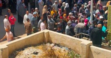خوفا من كورونا.. شكوى من زحام شديد أمام مكتب بريد المساكن الصينية بالعجمى
