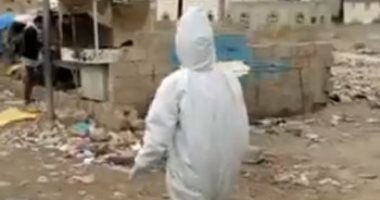 شاهد.."الكلاشينكوف" أداة الحوثيين فى التعامل مع مرضى كورونا 