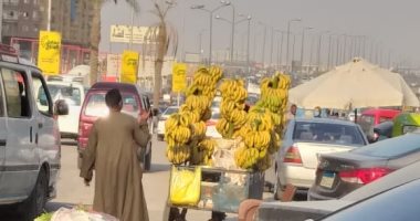 شارع الميثاق يتحول لسوق عشوائى والأهالى يشكون زحام الباعة الجائلين