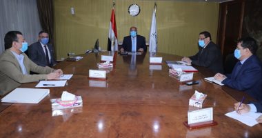 وزير النقل يتابع مشروع البنية المعلوماتية لنهر النيل ويؤكد: نسعى لزيادة نقل البضائع
