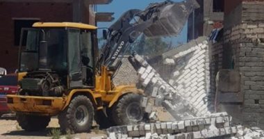 صور .. إزالة التعديات عن 1750 مترا من أراضى الدولة بالمنتزة و برج العرب