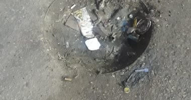 شكوى من تهالك غطاء بالوعة صرف بشارع كورنيش النيل بالوراق الحضر