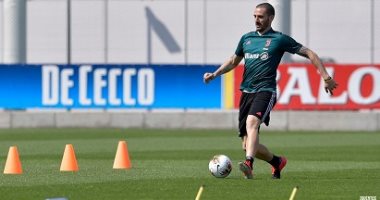 الأندية الإيطالية تستعد لاستئناف الدورى بعد أزمة كورونا.. ساسولو أول العائدين للتدريبات.. بونوتشى ورامسى الأبرز فى مران يوفنتوس باليوم الأول.. وميلان يبدأ الفحوصات الطبية للاعبين والجهاز الفنى