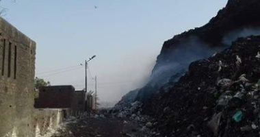 سيبها علينا.. قارىء يشكو من جبل للقمامة على المقابر الجديدة بالدقهلية