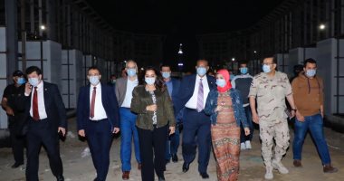 صور.. محافظ دمياط تتفقد السوق الحضارى برأس البر