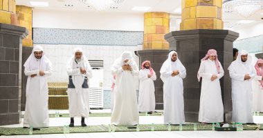 صور.. صلاة متباعدة فى الحرمين ضمن مبادرة "معاً محترزون" تلافيا لكورونا